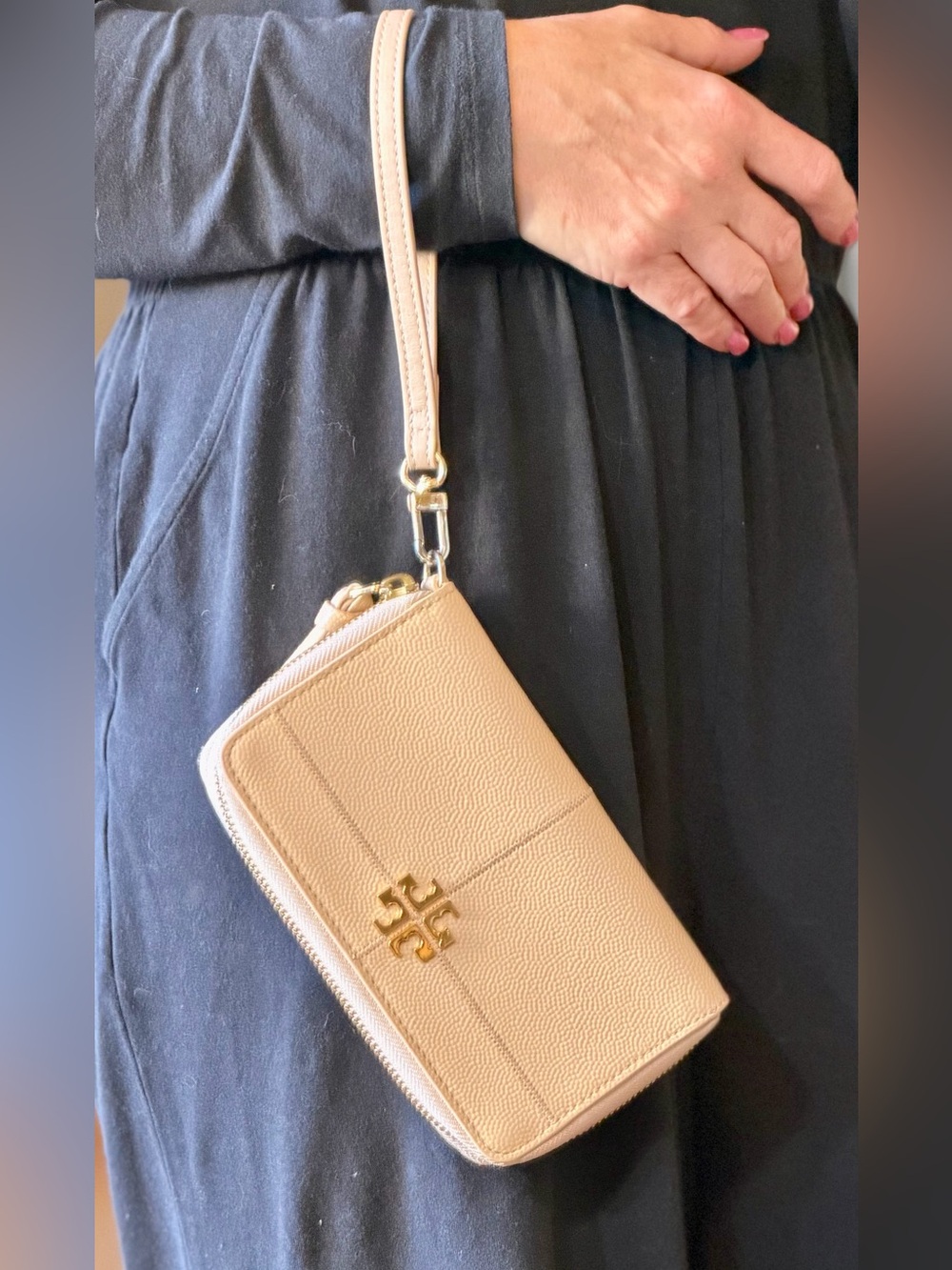 Tory Burch Minimalist 2010s Ivy Zip Continental Leather Wristlet Wallet